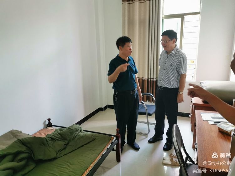 市政协秘书长金德辉赴洛南村委会走访慰问那大镇洛南片区乡村振兴工作